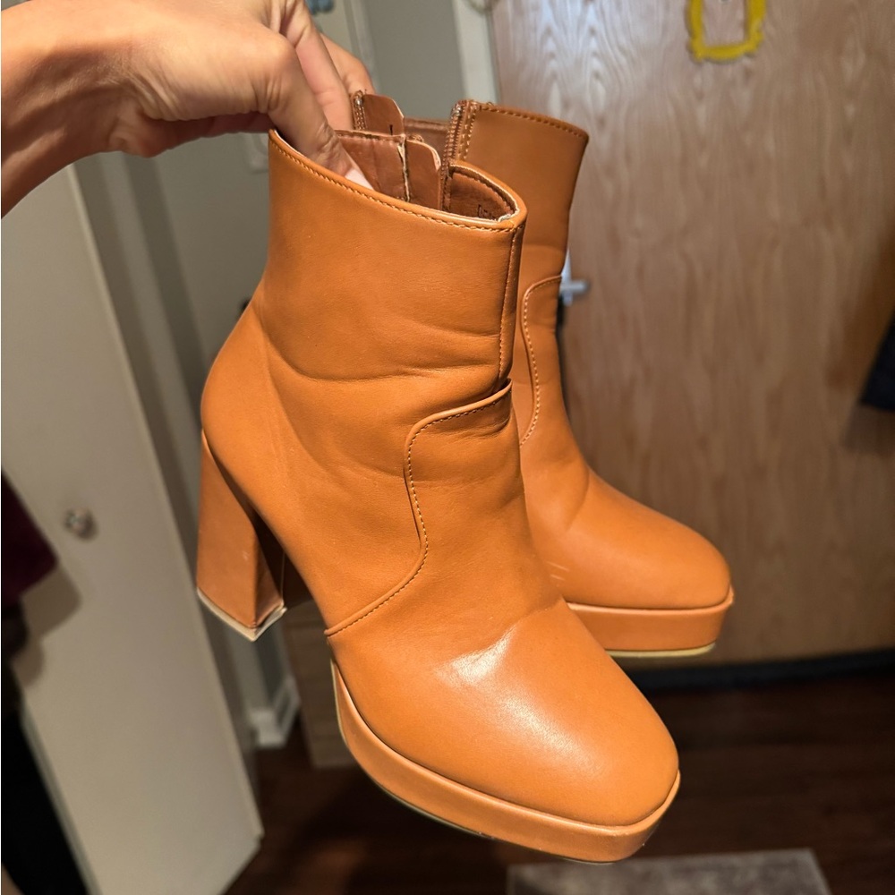 Camel Boots • Top Moda • 6.5